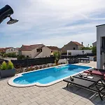 Gorgeous In * Posedarje