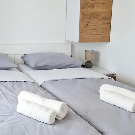 Cozy In With Private Swimming Pool, Be Inside Or Outside *