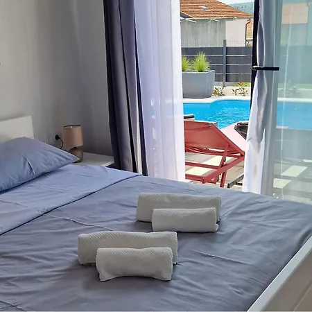 Cozy In With Private Swimming Pool, Be Inside Or Outside Posedarje