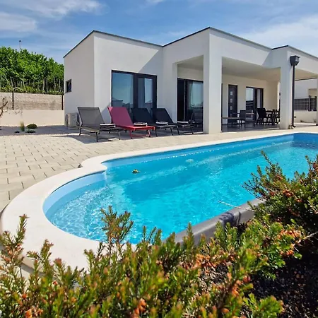 Cozy In With Private Swimming Pool, Be Inside Or Outside Ferienhaus