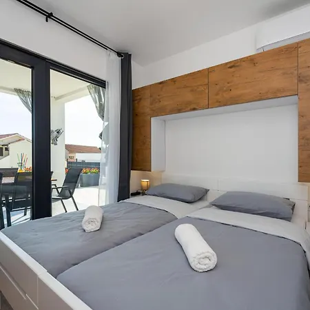 Cozy In With Private Swimming Pool, Be Inside Or Outside Posedarje