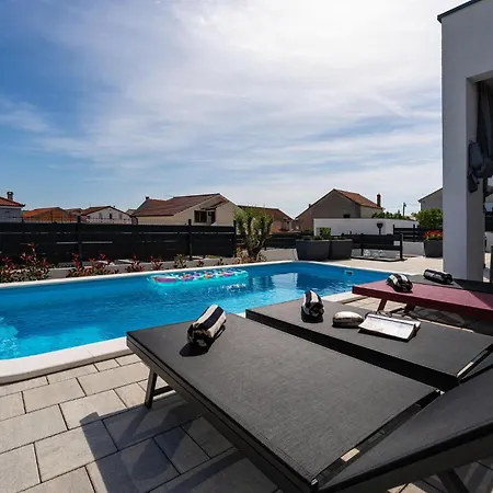 Cozy In With Private Swimming Pool, Be Inside Or Outside Ferienhaus Posedarje