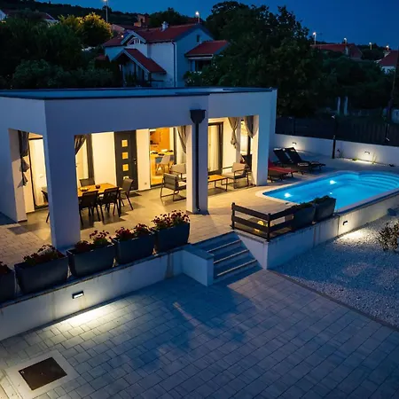 Cozy In With Private Swimming Pool, Be Inside Or Outside Ferienhaus