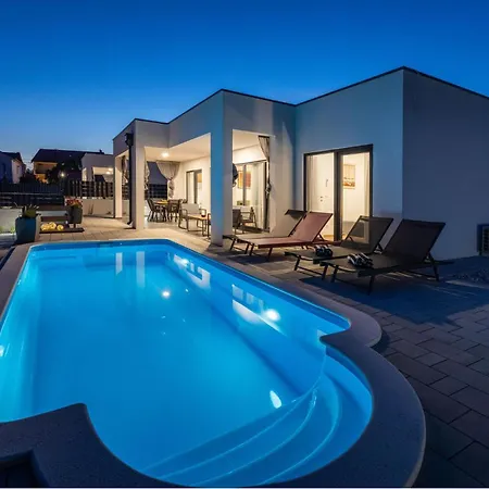 Ferienhaus Cozy In With Private Swimming Pool, Be Inside Or Outside Posedarje